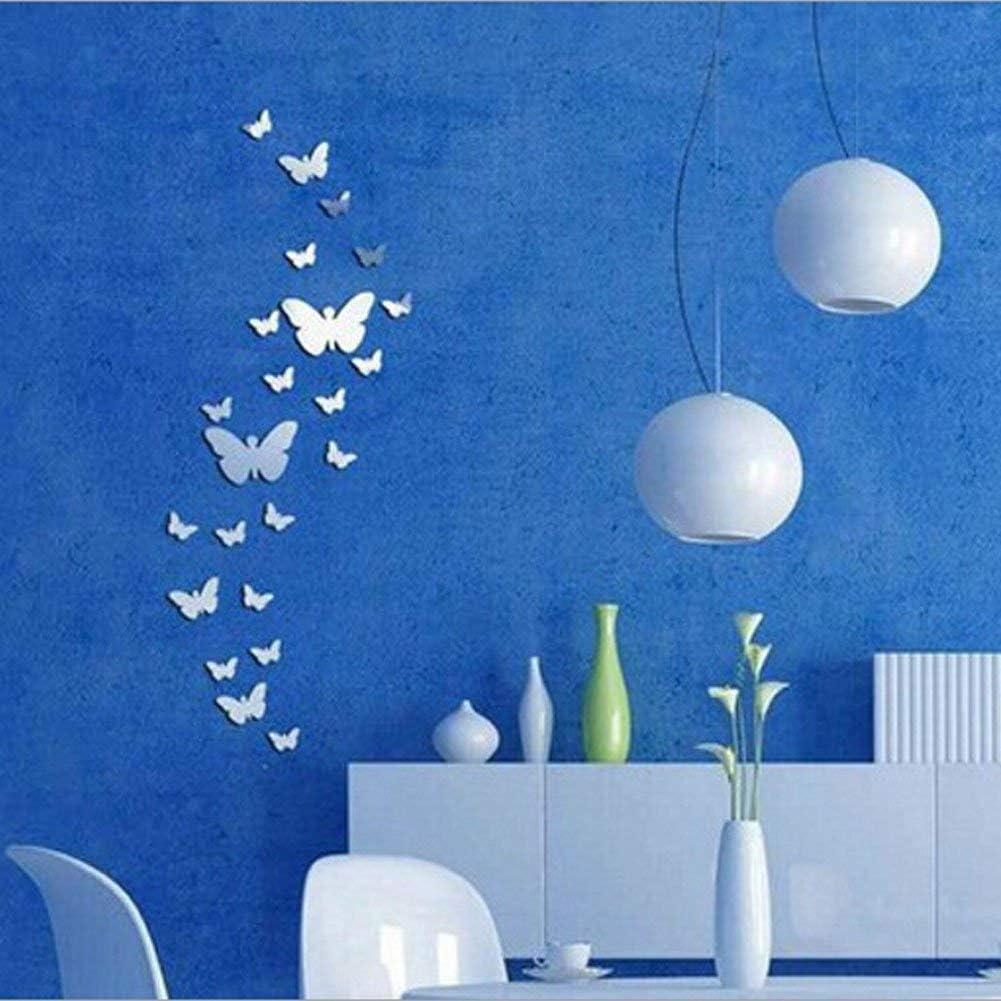 Effet de papillons 3D en vol sur le mur, créant une ambiance dynamique et vivante.