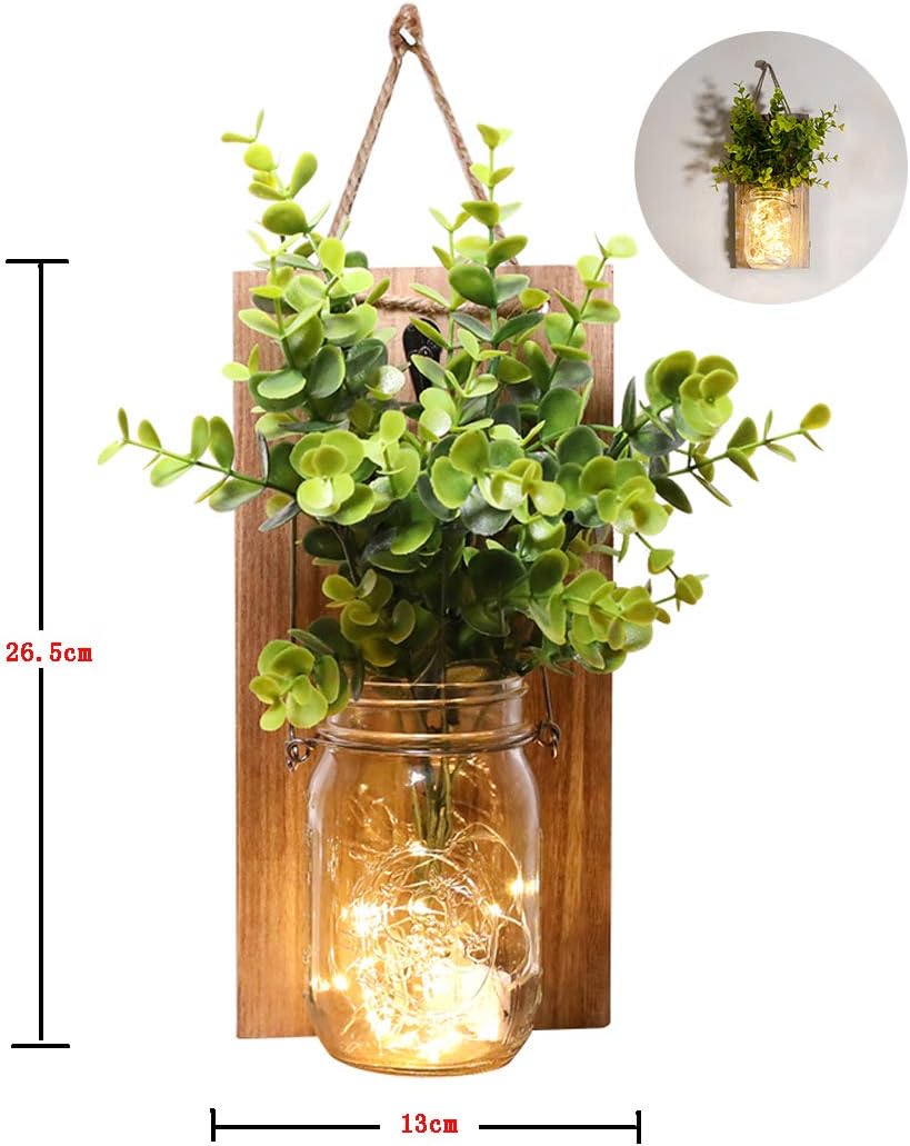 Déco murale vintage avec appliques en bois, plantes vertes et LED