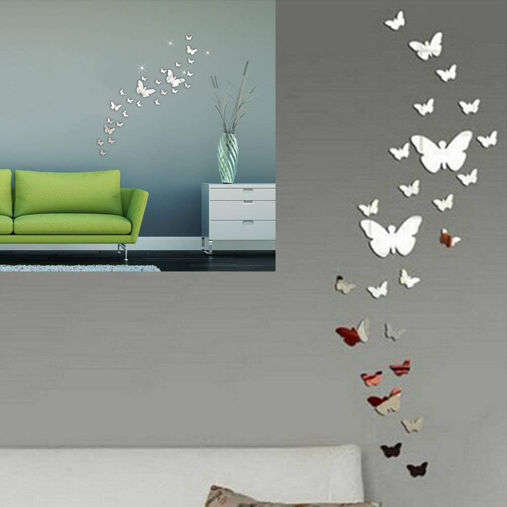 Stickers papillons 3D décorant un mur clair, ajoutant une touche élégante et colorée à la pièce.